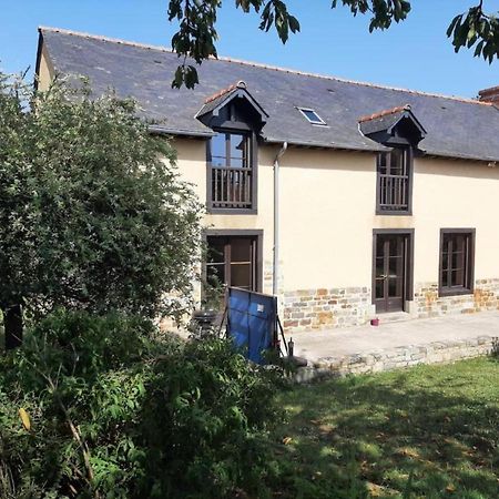 Vila Longere Familiale Melesse Exteriér fotografie