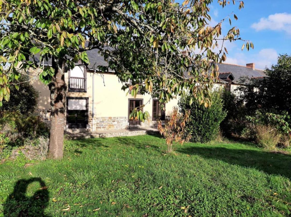 Vila Longere Familiale Melesse Exteriér fotografie