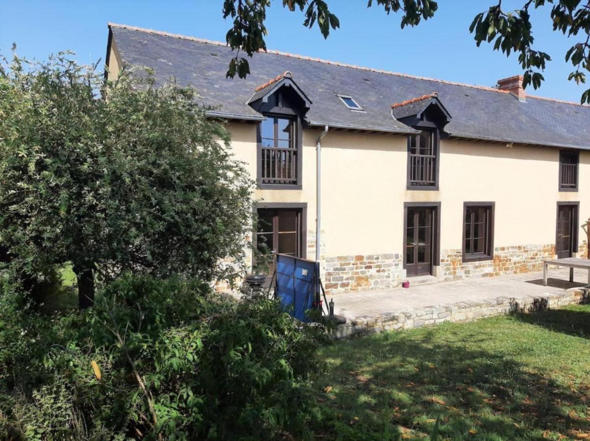 Vila Longere Familiale Melesse Exteriér fotografie