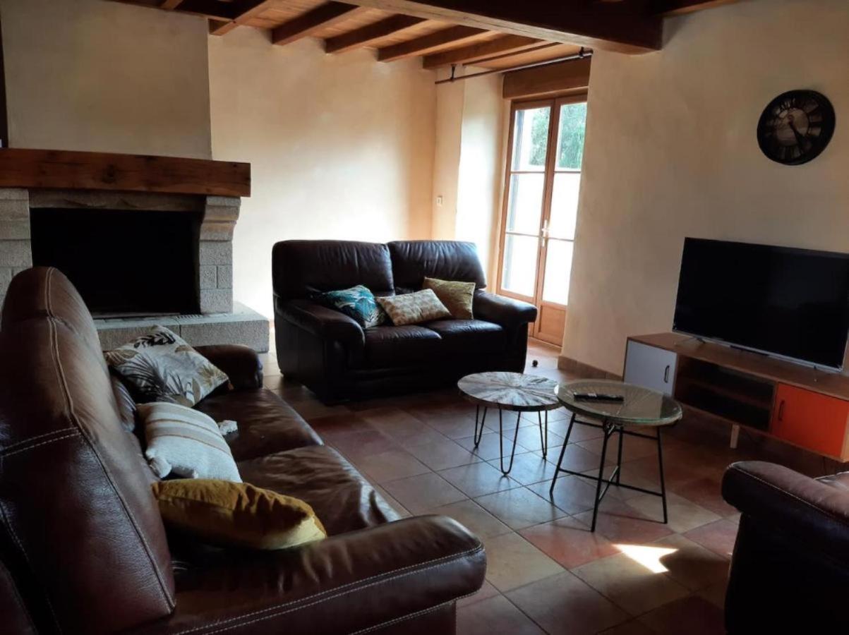 Vila Longere Familiale Melesse Exteriér fotografie
