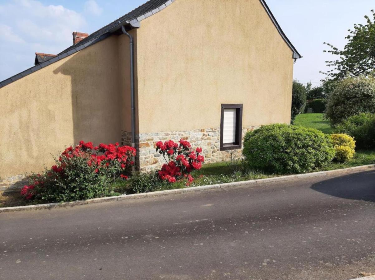 Vila Longere Familiale Melesse Exteriér fotografie